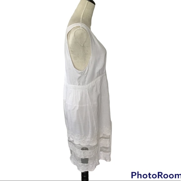 Feather Bone Sleeveless Tiered White Dress Lace Detail Size Medium - Picture 3 of 13